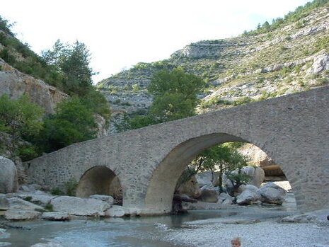 The Méouge gorge is nearby, ideal for swimming and trekking